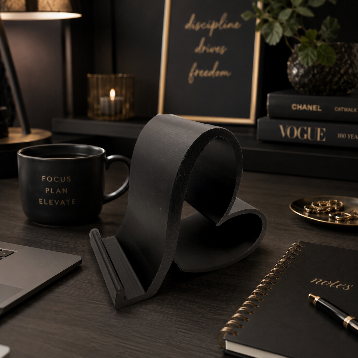 Heart Loop Phone Stand